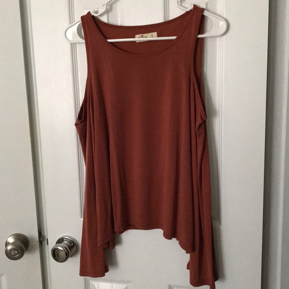 Off the shoulders long sleeve top.